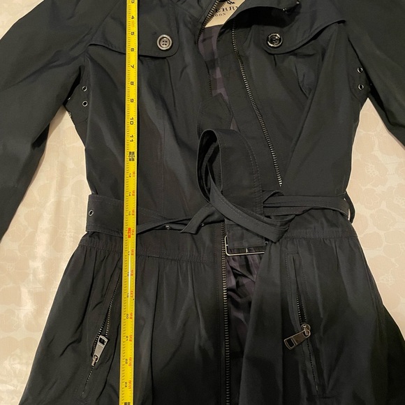 Burberry London water repellent navy jacket for women - Picture 7 of 7